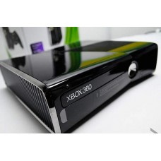 Xbox 360 Slim 250 Gb + диски с играми + на приставке игры